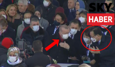 Törende dikkat çeken görüntü! Cumhurbaşkanı Erdoğan, Güney Kore Başbakanı’nı dürterek kürsüye çıkardı