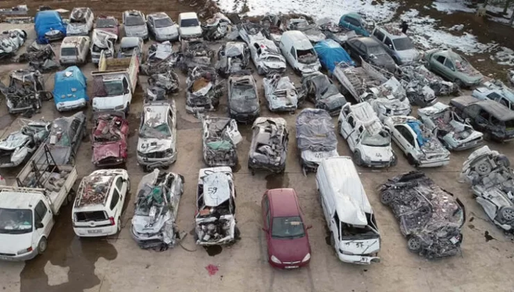 Deprem bölgesinde 100 binden fazla araç ağır hasarlı!