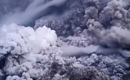 Rusya’da yanardağ patlaması..Yanardağ çevresini külle doldurdu